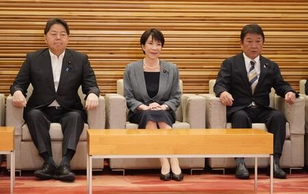 Japan Diet OKs Hiking Residency Fee Caps by Up to 30-Fold Japan Diet OKs Hiking Residency Fee Caps by Up to 30-Fold
